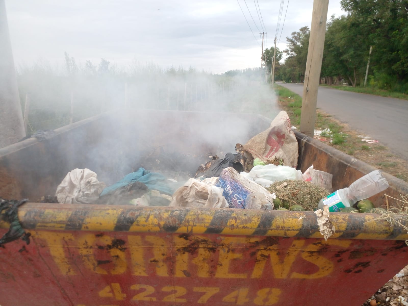 Vándalos prenden fuego a contenedor en Tunuyán - Infouco