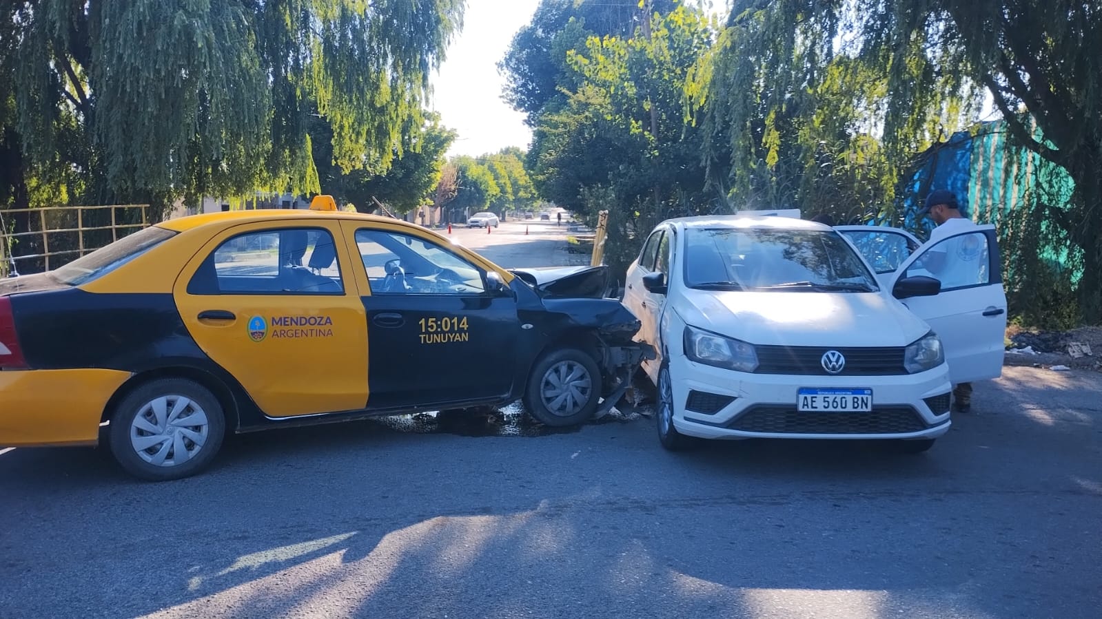 Accidente vial entre un taxi y un vehículo particular en Tunuyán - Infouco